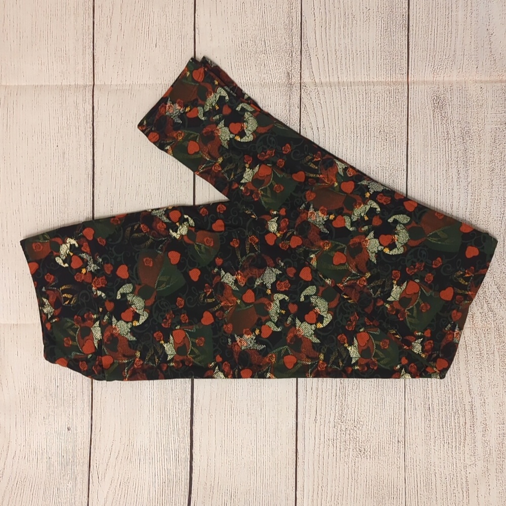 Lularoe OS NWOT Leggings Queen of hearts